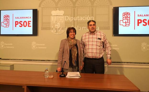 Carmen García y Antonio Luengo presentaron las mociones. /GUTIÉRREZ
