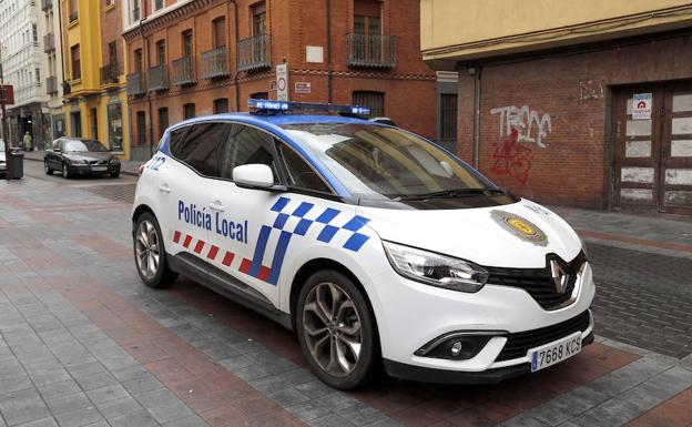 Vehículo de la Policía Local de Palencia. /Antonio Quintero