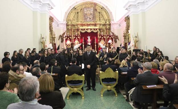 Miembros de la Banda Inicial de la Escuela Municipal de Música de Valladolid, durante un concierto de marchas procesionales celebrado semanas atrás./El Norte