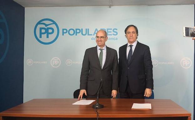 Javier Iglesias y Carlos García Carbayo. /M.J. GUTIÉRREZ