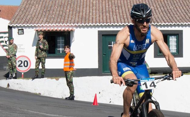 López, durante el segmento de bicicleta/