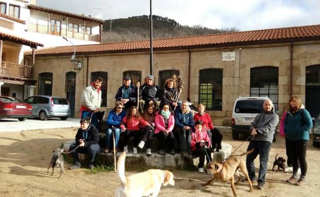 Los participantes en la ruta senderista. /MARJÉS