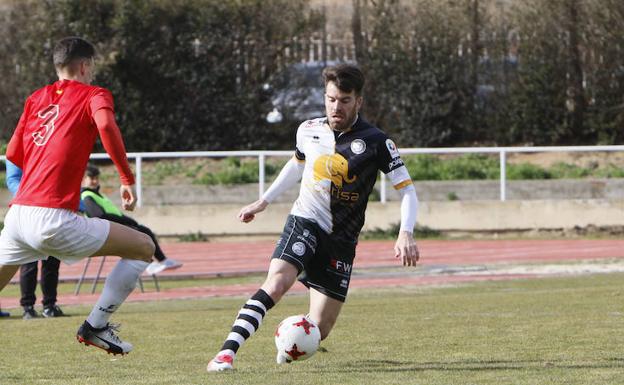 Luis Obispo, en el partido ante el Real Burgos. /MANUEL LAYA