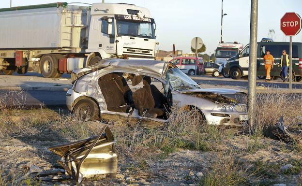 El accidente ocurrió en 2015,en la raqueta de entrada a la urbanización El Soto en Aldeamayor. /G. V.