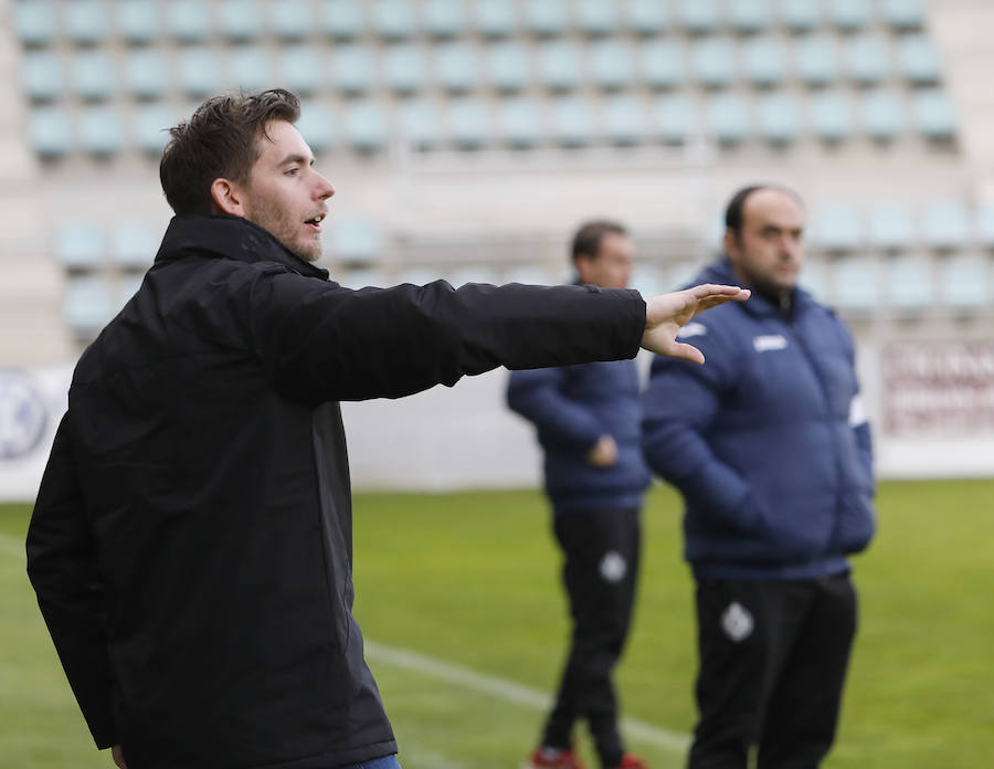 Pablo Cortés durante el partido ante el Cristo Atlétiico el domingo en Palencia. /MARTA MORAS