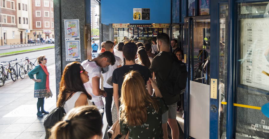 Colas durante la fiesta del cine del año pasado en los Broadway de Valladolid. /Elo Martín