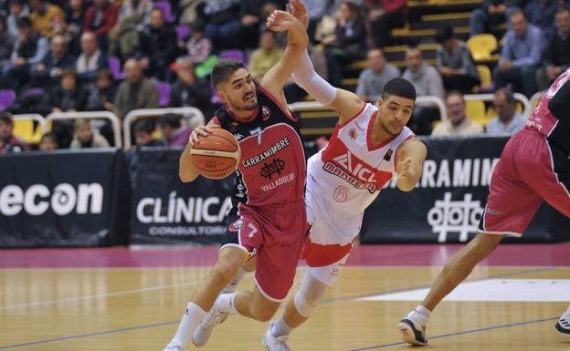 Alvarado, en el partido de la primera vuelta. /R. Jiménez