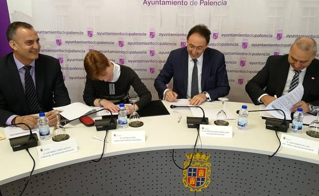 Firma de los convenios./El Norte