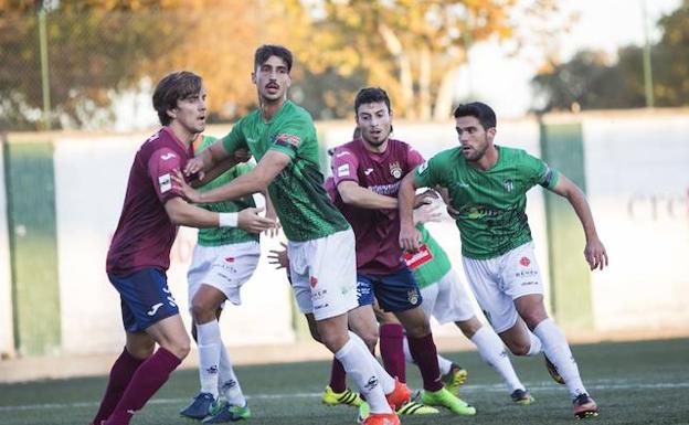 Acción de la primera vuelta entre el Guijuelo y el Pontevedra./CDG