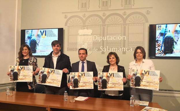 Representantes de las entidades implicadas en la marcha, durante la presentación. /M.J. GUTIÉRREZ