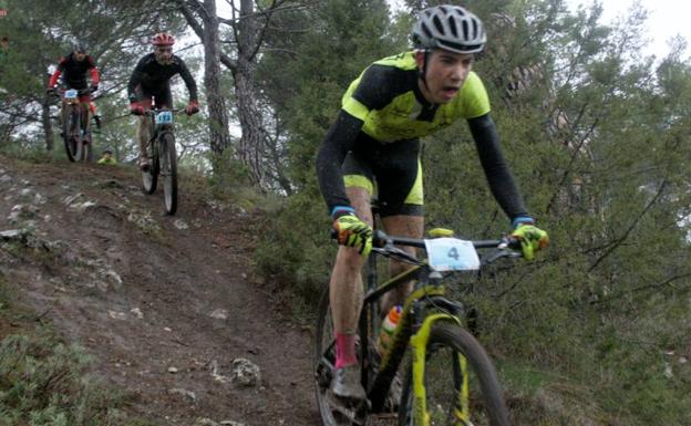 Varios participantes en la VI Carrera de BTT 'Los 80 de Mojados'/C. C.