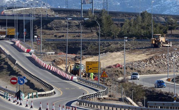 Obras para la conversión de la SG-20 en autovía. /Antonio de Torre