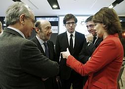 Yolanda Barcina (d) y Miguel Sanz (i), en Pamplona. / Foto: Efe | Vídeo: Atlas/