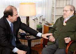 Miguel Delibes recibe la Medalla de Oro de Castilla y León
