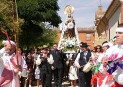 Procesión en Villafracés para honrar a la patrona de fiestas
