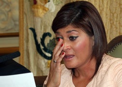 Mayte Martínez, emocionada, dice adiós al atletismo profesional en el Salón de Actos del Ayuntamiento de Valladolid / Henar Sastre/