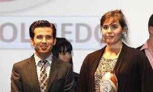 Sabina Asenjo en la XXI gala del Atletismo, celebrada en 2011, junto a Alfonso Lahuerta, director general de Deportes/