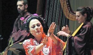 Ana Hernández, durante un momento del espectáculo. / R. OTAZO/