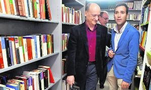 García Rojo y Martín Garzo, durante la inauguración. / F. J/