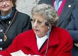 Carmen Isabel Santamaría lee un fragmento de ‘El Quijote’ en la Casa de Cervantes, el Día del Libro de 2008. / LARA ALONSO/