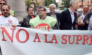 Concentración de UGT en Valladolid, para la entrega de 10.000 firmas en Fomento. ICAL/