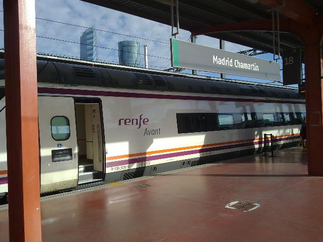 Unidad ferroviaria de Renfe en la estación de Chamartín de Madrid. EL NORTE/