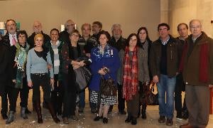 Varios de los artistas junto a los comsarios de la exposición en la sede de la misma, en el MUVA. / JOSÉ CASTILLA/