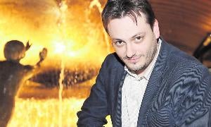 Maxim Rysanov, en la Plaza España de Valladolid. / Henar Sastre/