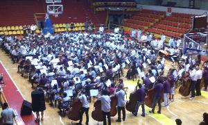 Concierto dirigido y coordinado por el vallisoletano Ernesto Monsalve en Chaco (Argentina)./ EL NORTE/