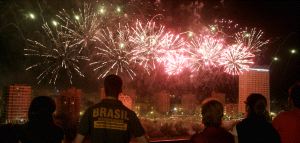 Uno de los momentos del espectáculo pirotécnico 'Valladolid y amigos' celebrado ayer en Las Moreras. / G. VILLAMIL/
