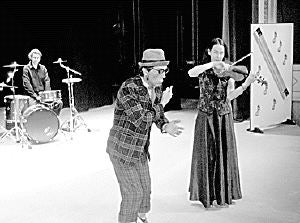 El payaso y los músicos que ofrecieron el concierto. / M. J. C./
