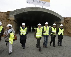 Entrada al túnel del Ave en Cabezón. / G. VILLAMIL/