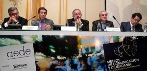 José Luis Semprún ('La Razón'); Jesús Rivases ('Tiempo'); Fernando González Urbaneja, presidente de la Asociación de la Prensa de Madrid; Antonio Méndez Pozo (presidente Grupo Promecal), y Bieito Rubido (director editorial de Medios Regionales de Vocento). :: J. LÁZARO-ICAL/