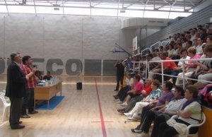 El alcalde de Rioseco se dirige a los participantes. ::
L. SANCHO/