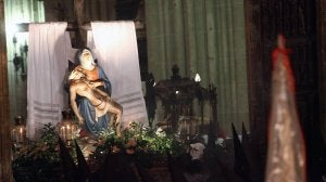 La talla de La Piedad, durante la procesión general del Viernes Santo. ::
MERCHE DE LA FUENTE/