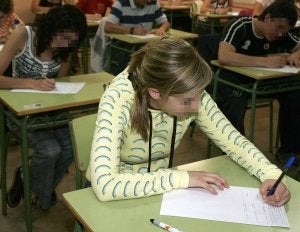 Alumnos de un Instituto de Enseñanza Secundaria. ::
EL NORTE/