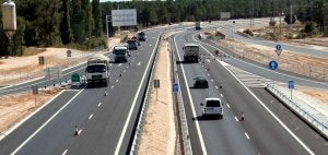 Vista de la denominada Autovía de Pinares, que conecta Segovia con la capital vallisoletana. :: M. RICO/