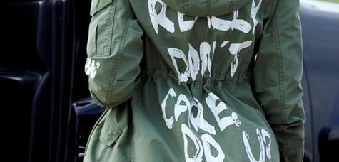 «Realmente no me importa»: la inoportuna chaqueta de Melania Trump