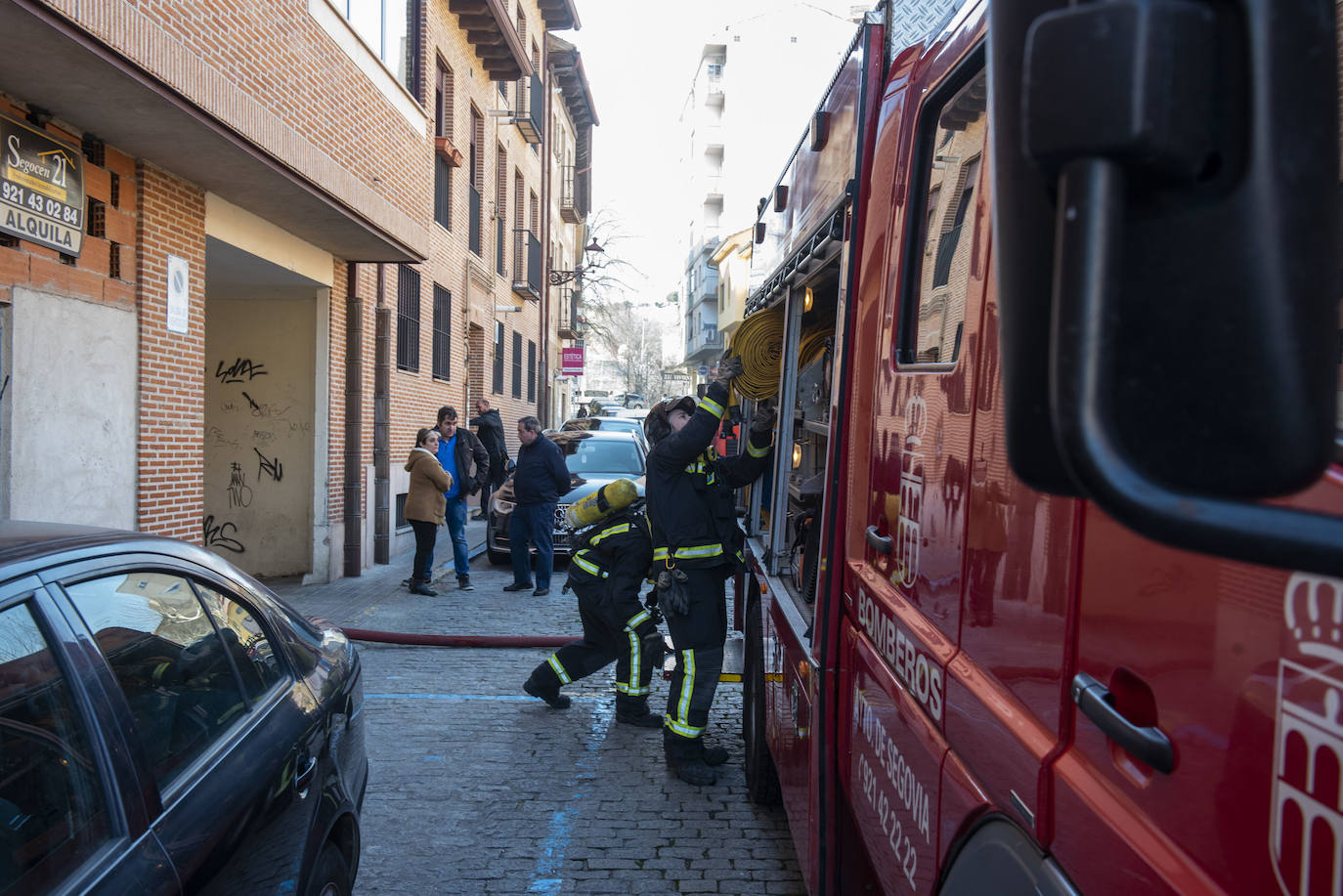 Fotos: Desalojados dos edificios en San Millán por un incendio | El