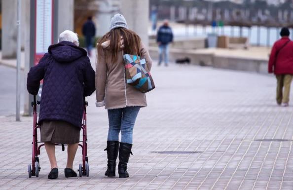 Tres de cada cuatro mujeres verán mejorado el complemento de su pensión por  tener hijos | El Norte de Castilla