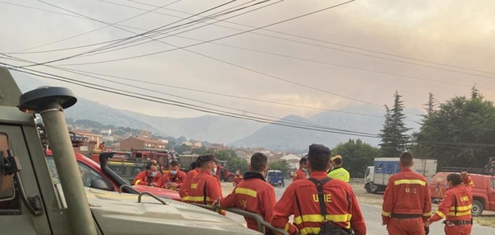 La noche favorece la evolución del incendio de Navalacruz - Vimarsana News