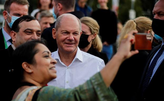 Olaf Scholtz, el ganador de las últimas elecciones alemanas, posa para una foto./REUTERS
