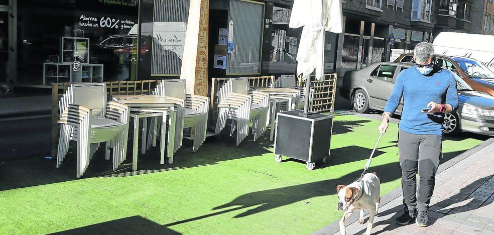 Las terrazas en plazas de aparcamiento en Palencia se someterán a una normativa más exigente