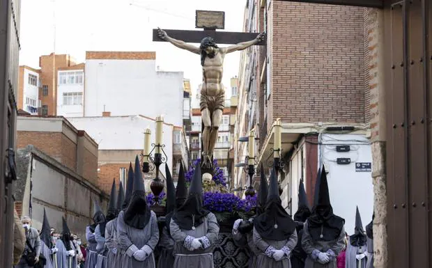 El Cristo de la Misión y el de las Cinco Llagas recuperan el esplendor procesional en las calles