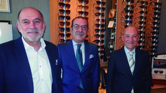 José Ángel Zapatero junto a Guillermo y Carmelo Ramos. /